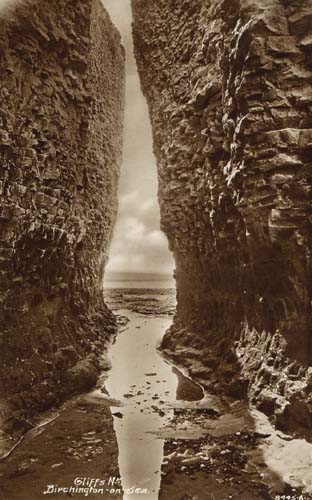 Gap between stacks 1923